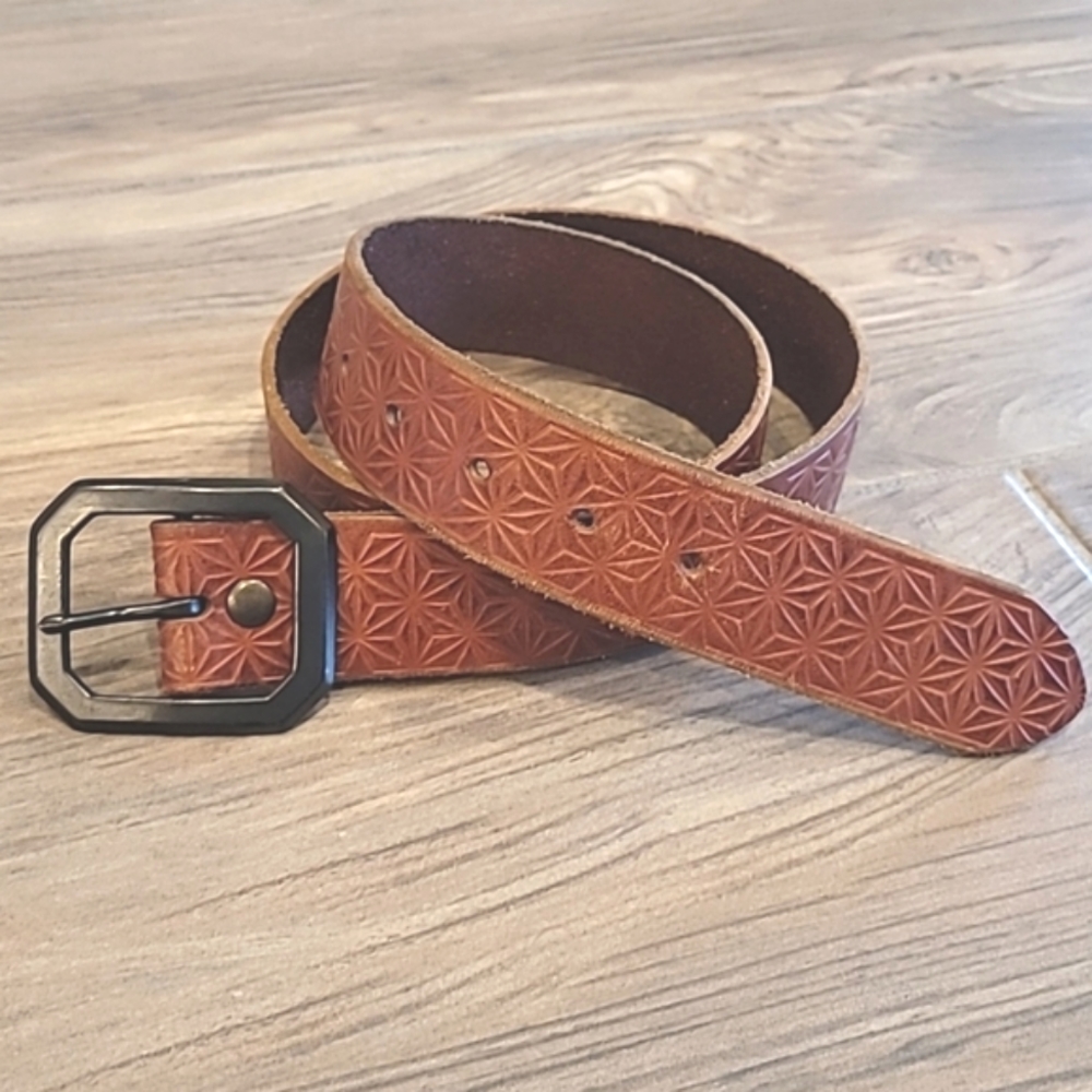 * GAP tooled, Embossed Genuine Leather belt